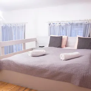 Lisa On The Famous Dohany Street Apartman Budapest